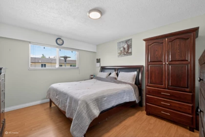 Powder Room Photo of 11627 72a Avenue, Delta, BC