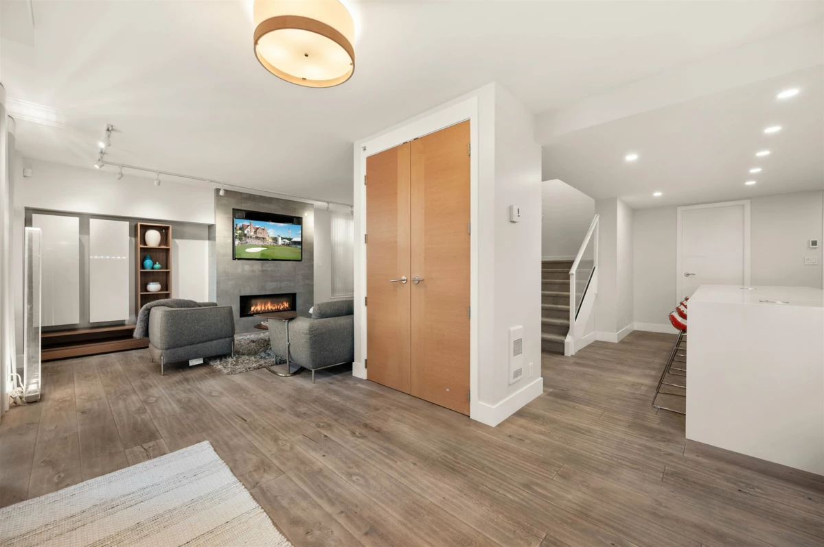 Dining Area Photo of 595 Beach Crescent, Vancouver, BC