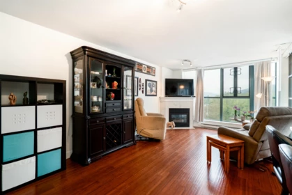 Kitchen Island Photo of 1101 200 Newport Drive, Port Moody, BC