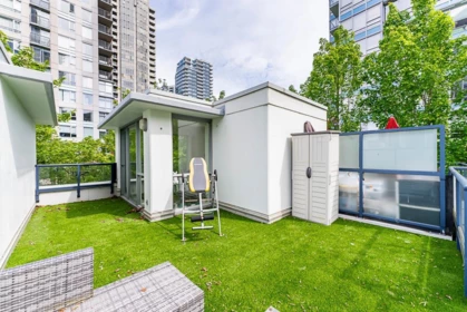Hot Tub / Spa Photo of 938 Beatty Street, Vancouver, BC