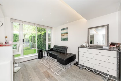 Primary Bedroom Photo of 938 Beatty Street, Vancouver, BC