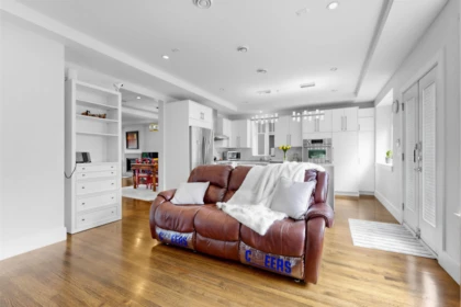 Powder Room Photo of 1 2922 W 41st Avenue, Vancouver, BC