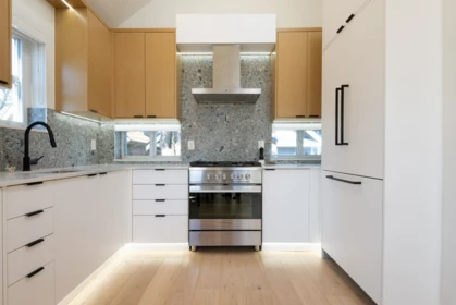Kitchen Island Photo of 1346 E 11th Avenue, Vancouver, BC