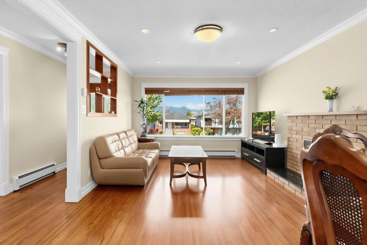 Dining Area Photo of 2166 E 39th Avenue, Vancouver, BC