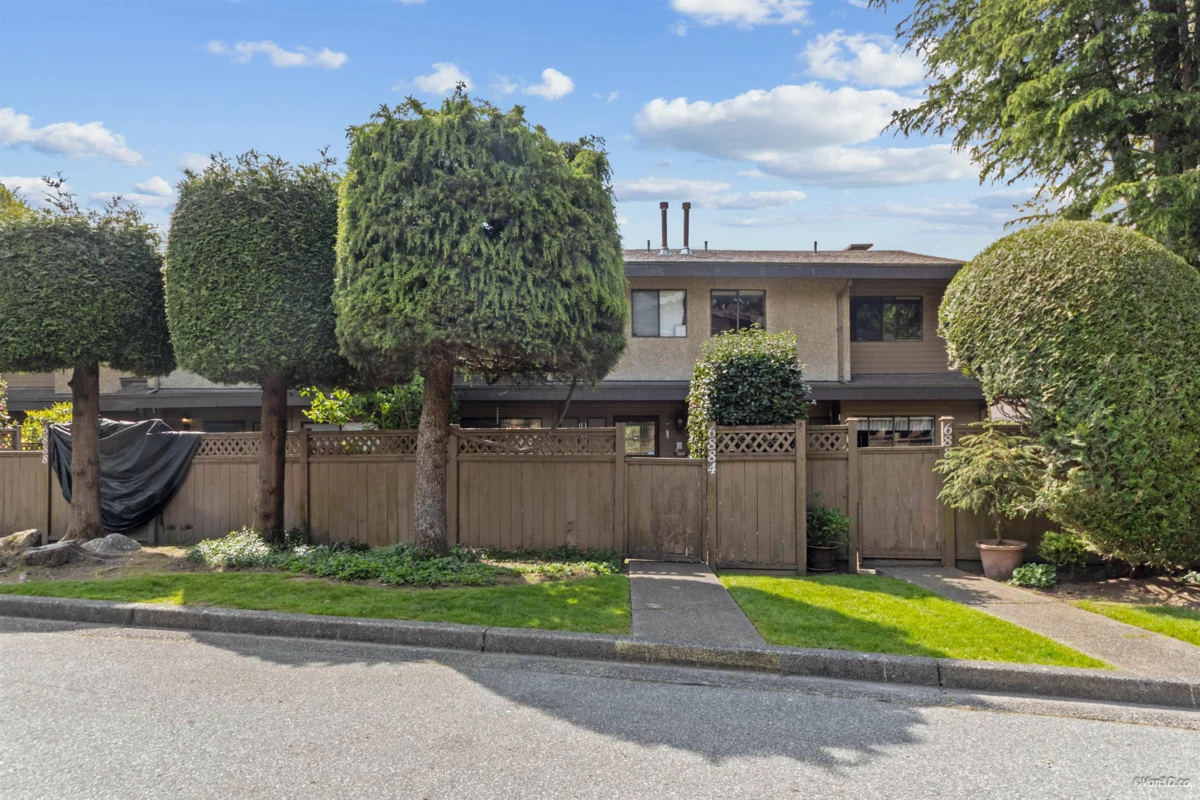 Family Room Photo of 6884 Bromley Court, Burnaby, BC