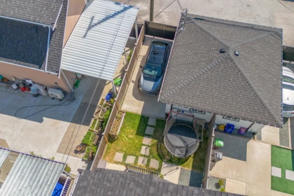 Garden / Landscaping Photo of 2868 E 49th Avenue, Vancouver, BC