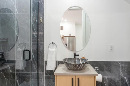 Primary Bathroom Photo of 2868 E 49th Avenue, Vancouver, BC