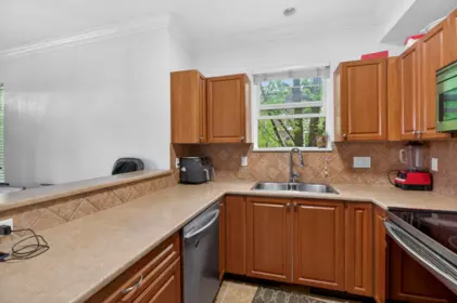 Breakfast Nook Photo of 25 1010 Ewen Avenue, New Westminster, BC