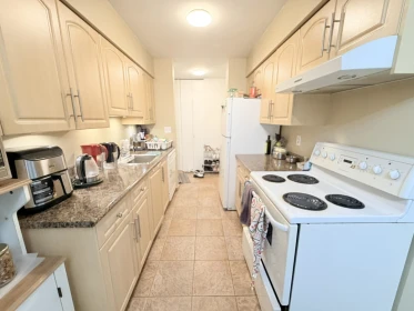 105 5932 Patterson Avenue, Burnaby, BC, Burnaby — Apartment/Condo for sale