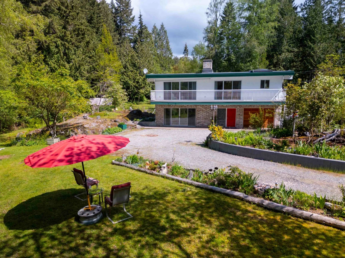 Exterior Front Photo of 5819 Trout Lake Road, Halfmoon Bay, BC