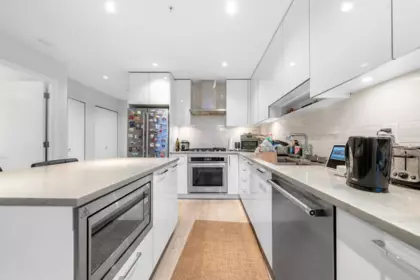 Kitchen Island Photo of 2810 1788 Gilmore Avenue, Burnaby, BC