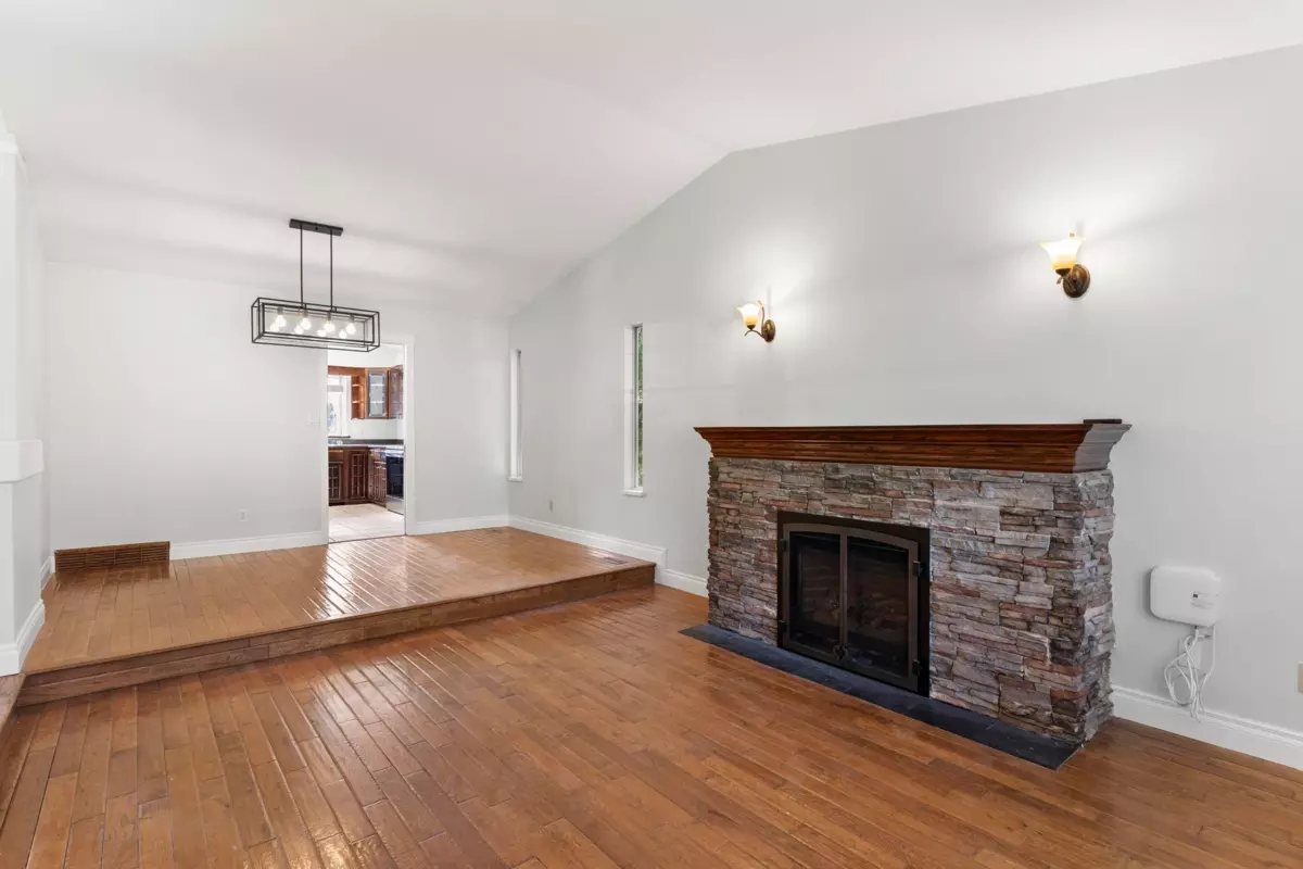 Dining Area Photo of 33480 Blueberry Drive, Mission, BC