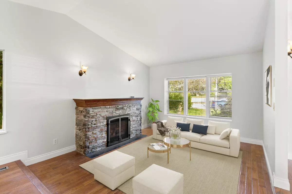 Living Room Photo of 33480 Blueberry Drive, Mission, BC