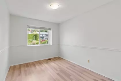 Hallway Photo of 33480 Blueberry Drive, Mission, BC