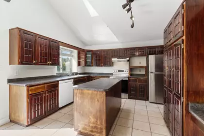 Kitchen Island Photo of 33480 Blueberry Drive, Mission, BC