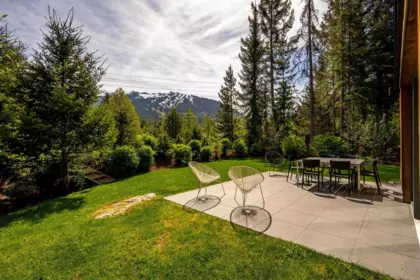 Breakfast Nook Photo of 6187 Eagle Drive, Whistler, BC