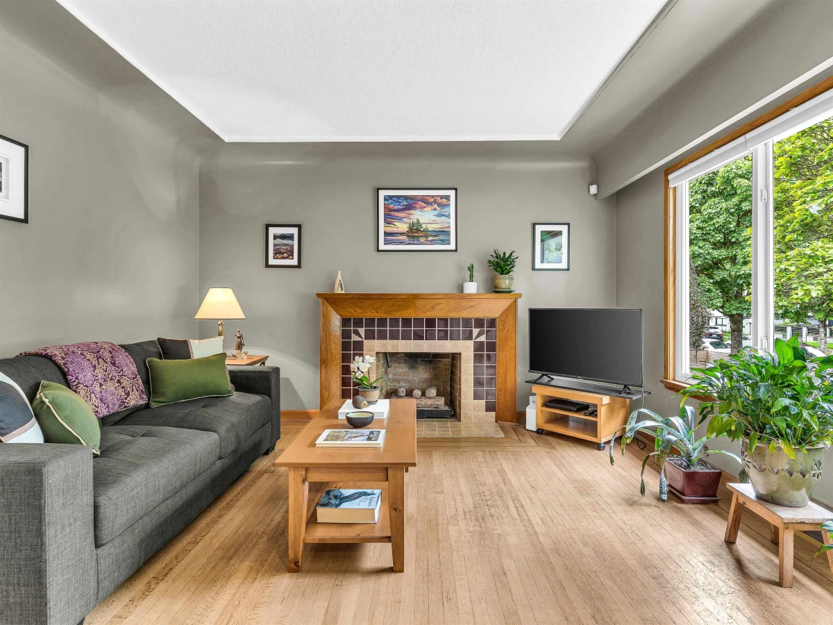 Dining Area Photo of 2578 E 15th Avenue, Vancouver, BC