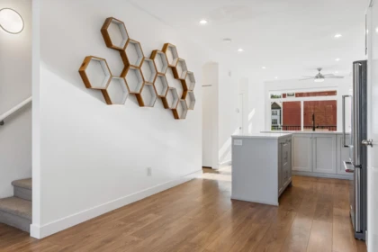 Entry Foyer Photo of 6 27735 Roundhouse Drive, Abbotsford, BC