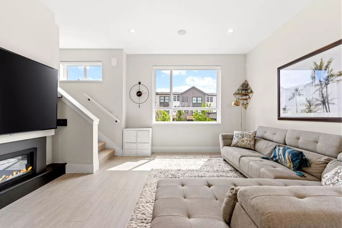 Family Room Photo of 37 16589 25a Avenue, Surrey, BC