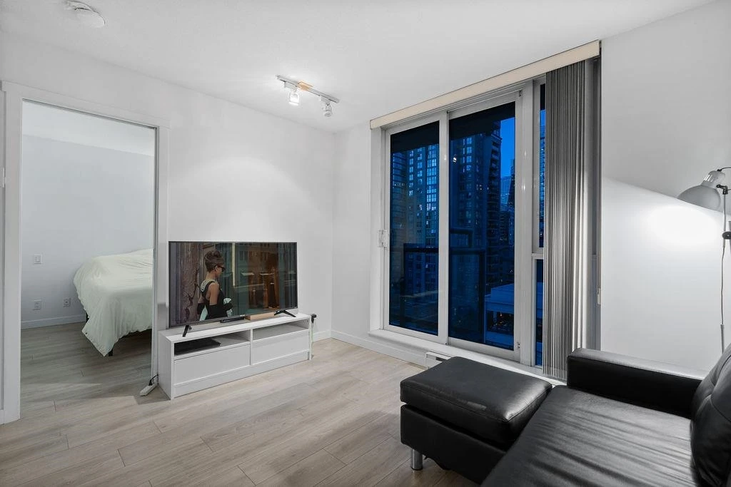 Living Room Photo of 1103 1010 Richards Street, Vancouver, BC