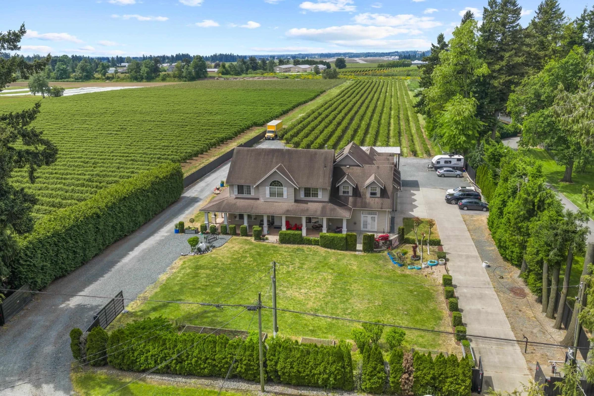 Family Room Photo of 1189 Gladwin Road, Abbotsford, BC