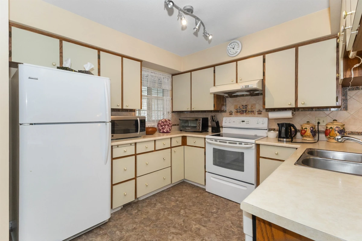 Dining Area Photo of 11 33020 Maclure Road, Abbotsford, BC