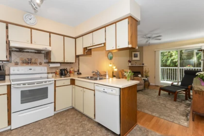 Kitchen Photo of 11 33020 Maclure Road, Abbotsford, BC