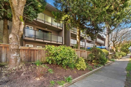 Backyard Photo of 203 1425 Cypress Street, Vancouver, BC