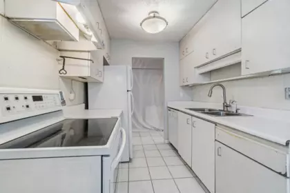 Walk-In Closet Photo of 203 1425 Cypress Street, Vancouver, BC