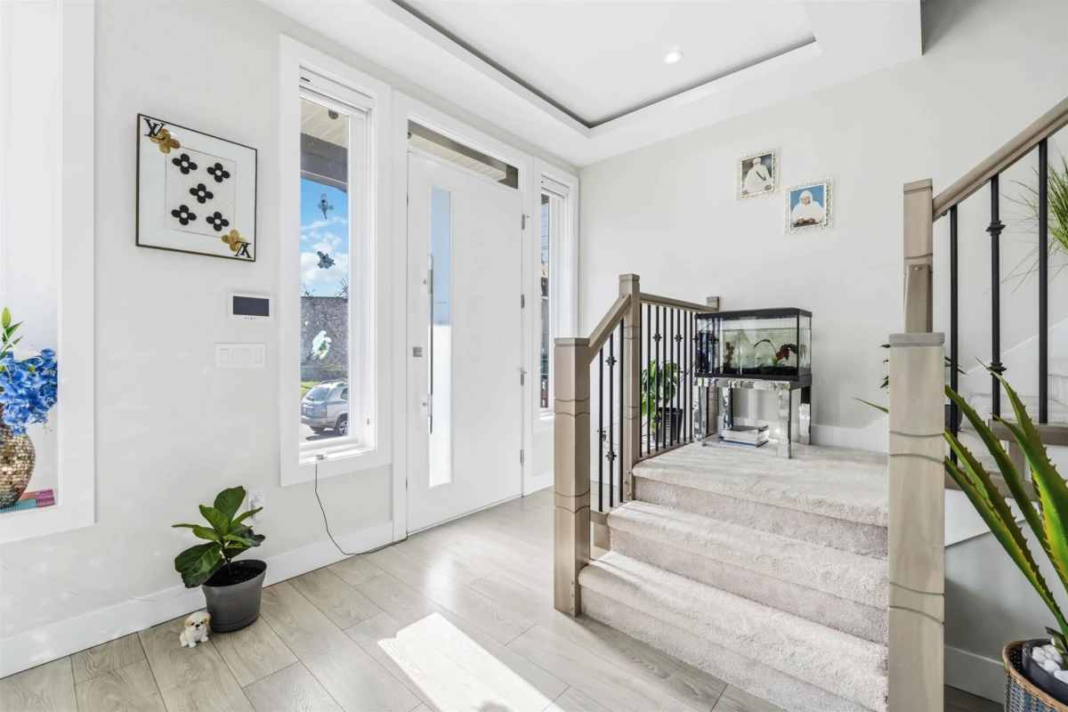Family Room Photo of 19247 71 Avenue, Surrey, BC
