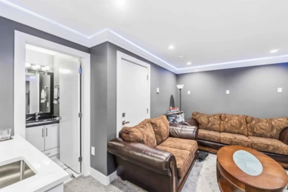 Hot Tub / Spa Photo of 19247 71 Avenue, Surrey, BC
