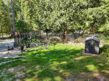 Front Yard Photo of 506 Bluff Way, Mayne Island, BC