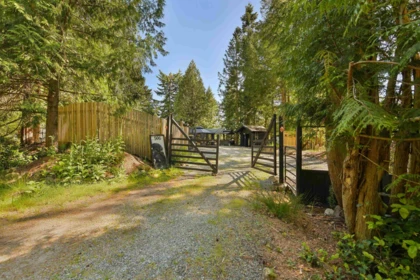 Garden / Landscaping Photo of 506 Bluff Way, Mayne Island, BC