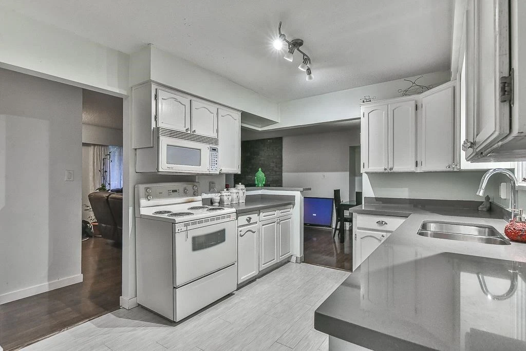 Family Room Photo of 23740 Fraser Highway, Langley, BC