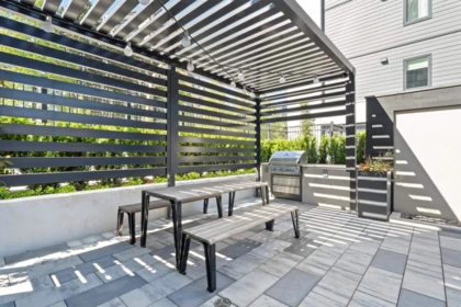 Front Yard Photo of 2809 6468 Willingdon Avenue, Burnaby, BC
