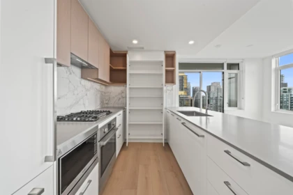 Kitchen Island Photo of 2809 6468 Willingdon Avenue, Burnaby, BC