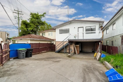 Backyard Photo of 2539 E 34th Avenue, Vancouver, BC