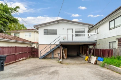 Front Yard Photo of 2539 E 34th Avenue, Vancouver, BC