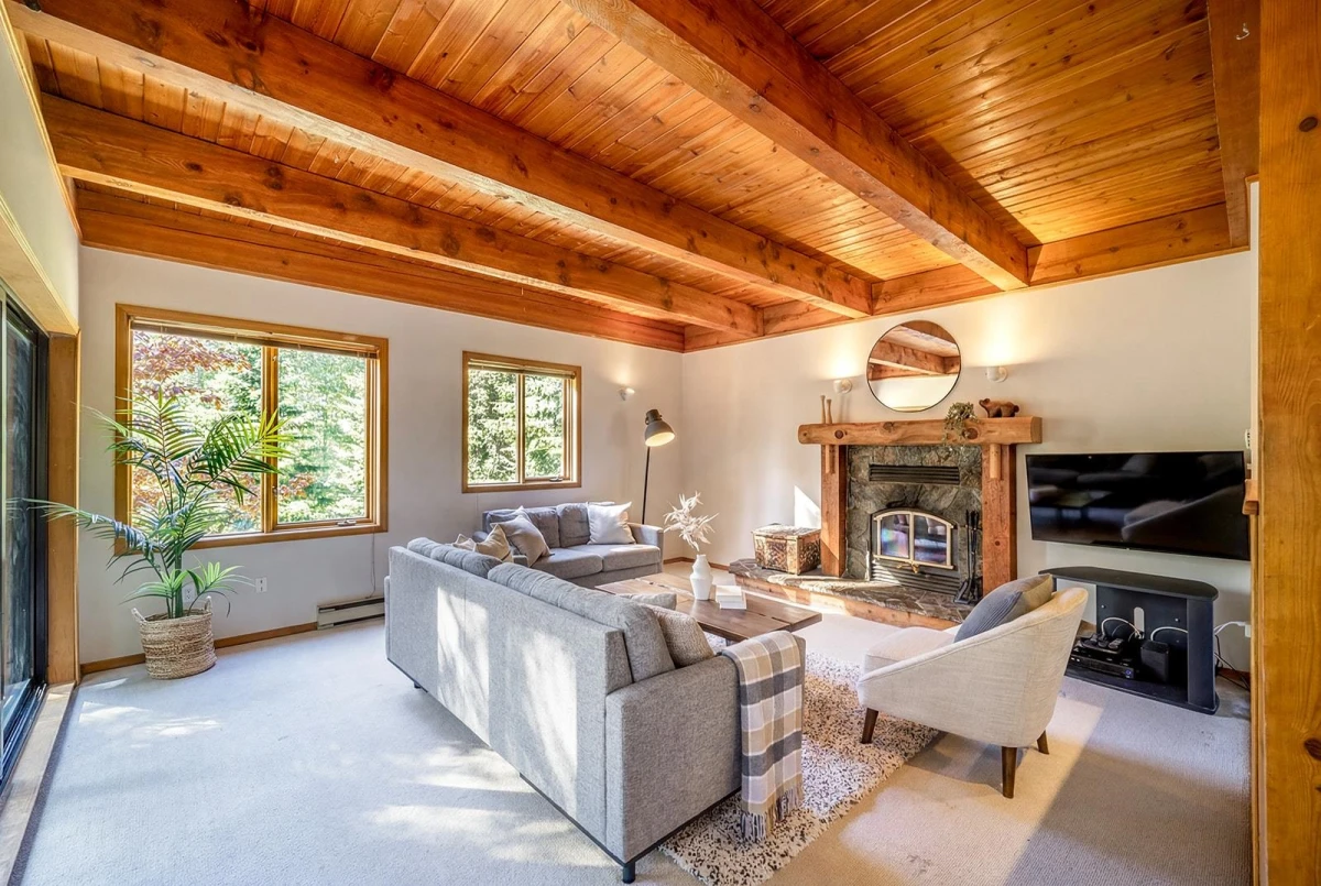 Dining Area Photo of 7231 N Fitzsimmons Road, Whistler, BC