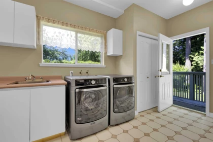 Powder Room Photo of 2878 145b Street, Surrey, BC
