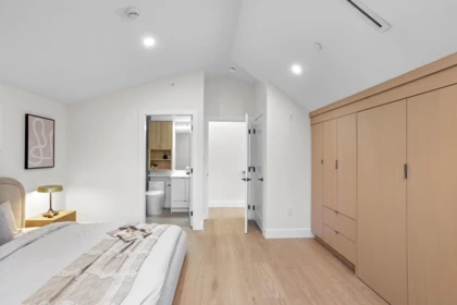 Bedroom 3 Photo of 2 165 E 45th Avenue, Vancouver, BC