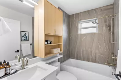Walk-In Closet Photo of 2 165 E 45th Avenue, Vancouver, BC