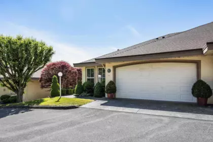 Kitchen Photo of 34 3354 Horn Street, Abbotsford, BC