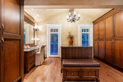 Hallway Photo of 2060 Gisby Street, West Vancouver, BC