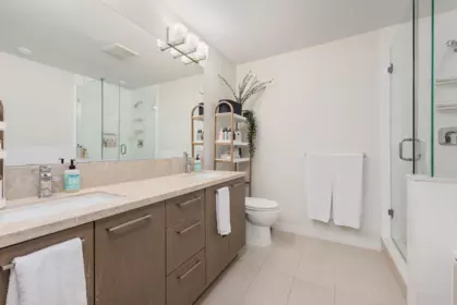 Guest Bathroom Photo of 206 28 E Royal Avenue, New Westminster, BC