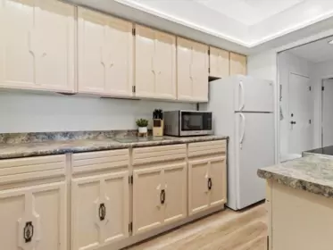 302 1379 Merklin Street, White Rock, BC, White Rock — Apartment/Condo for sale