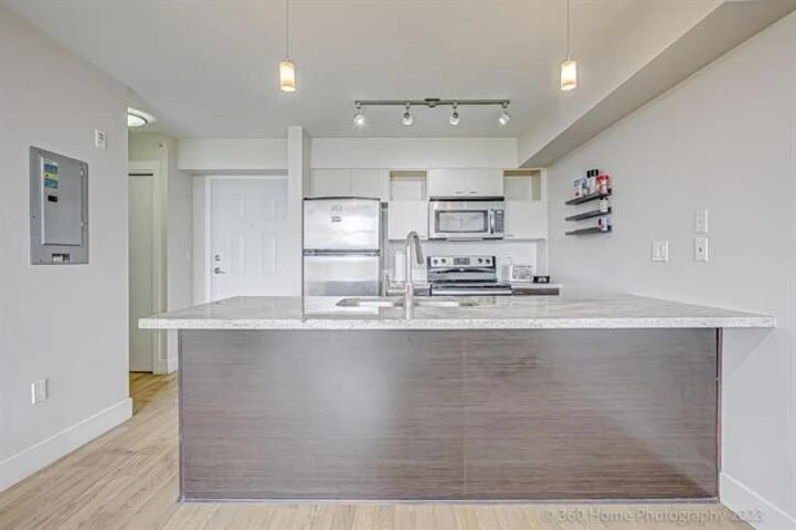 Living Room Photo of 403 7445 120 Street, Delta, BC