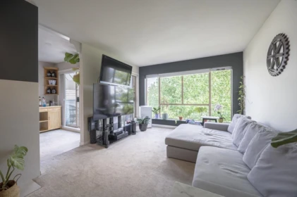Kitchen Island Photo of 309 48 Richmond Street, New Westminster, BC