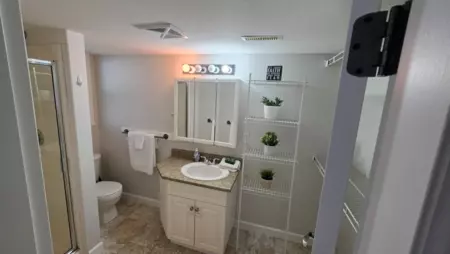 Hallway Photo of 68 32777 Chilcotin Drive, Abbotsford, BC