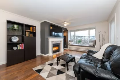 Kitchen Island Photo of 305 2340 Hawthorne Avenue, Port Coquitlam, BC